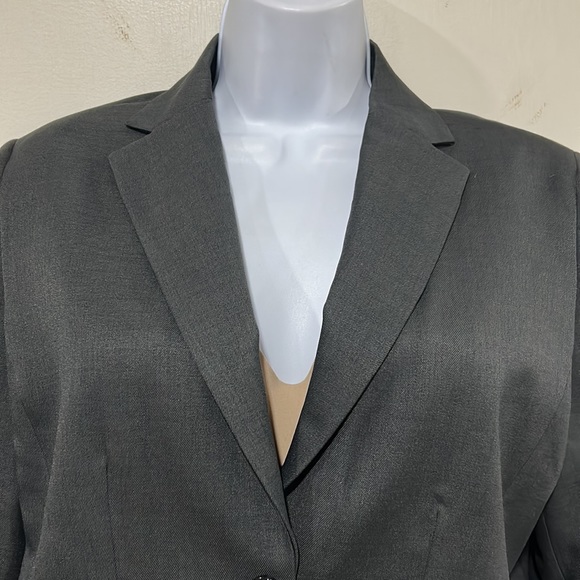 NWT Women’s Suit Coat and Gray Skirt Set by Edwards Signature Size 10T - Picture 3 of 14